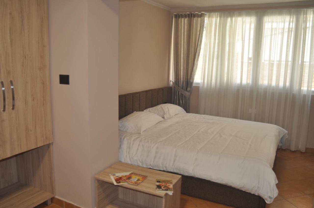 Bliri Myslym Shyri Daire Tiran Dış mekan fotoğraf